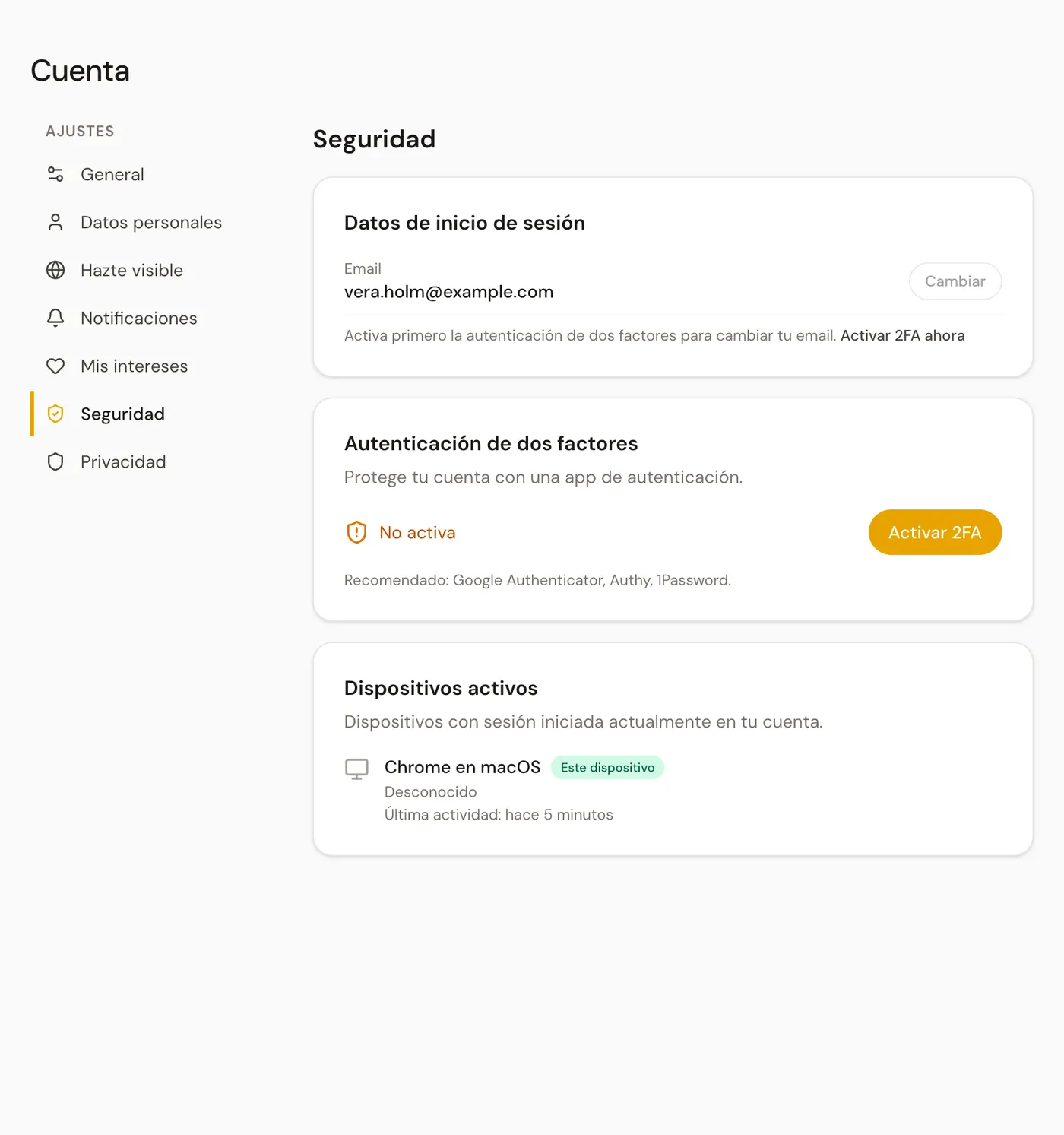 La página «Seguridad» con los datos de inicio de sesión y la tarjeta de la autenticación de dos factores.
